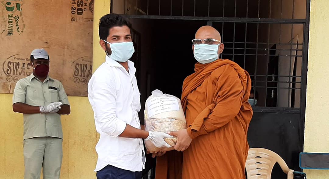 Bhadant Dhammanag & SBSS volunteers donated this essential food packet to needy people.